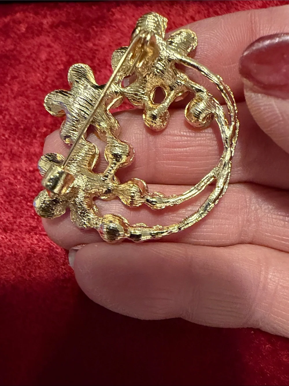 Vintage Gold tone Floral Crystal Brooch Pin - Gold Tone Flower Accent like new